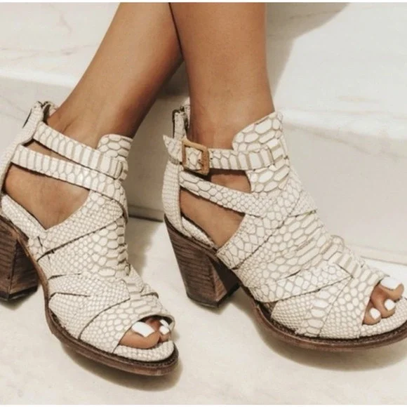 Freebird by Steven Rare Claw Python Snake Heel Sandals Strappy Cream Size 7 EUC - Picture 16 of 16